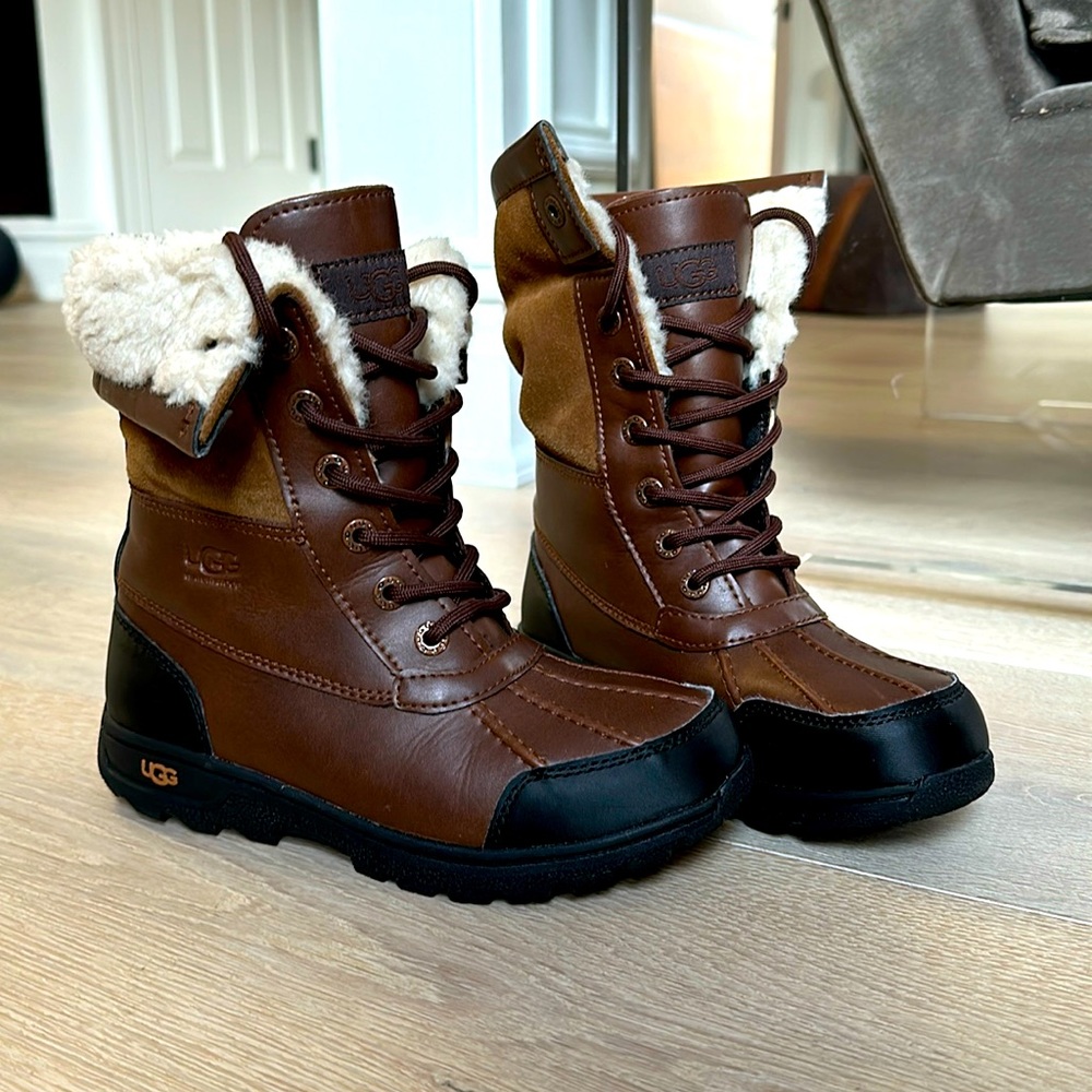 UGG Big Kids Boot II CWR. Perfect Condition!